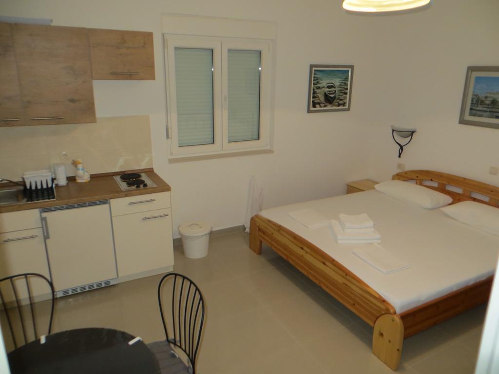 Apartments Lucija Brela Quarto foto