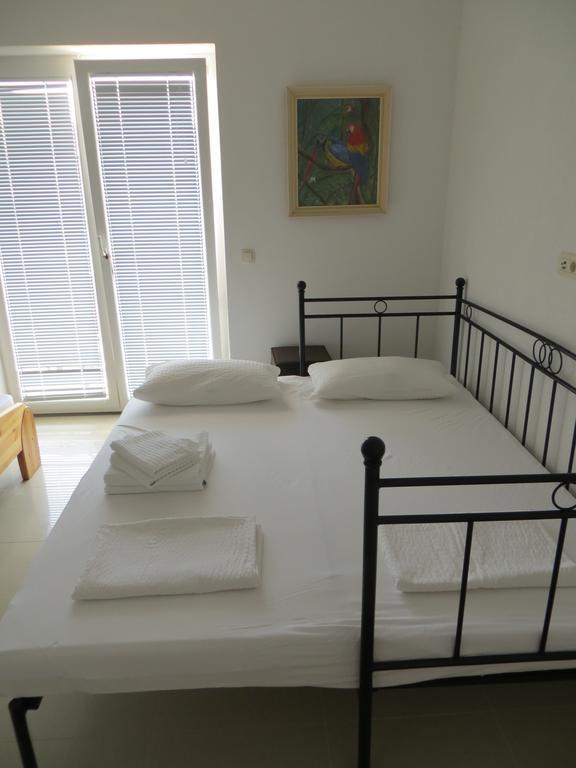 Apartments Lucija Brela Quarto foto
